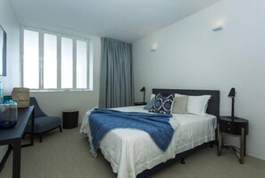 3 habitaciones, escritorio, tabla de planchar con plancha y wifi 