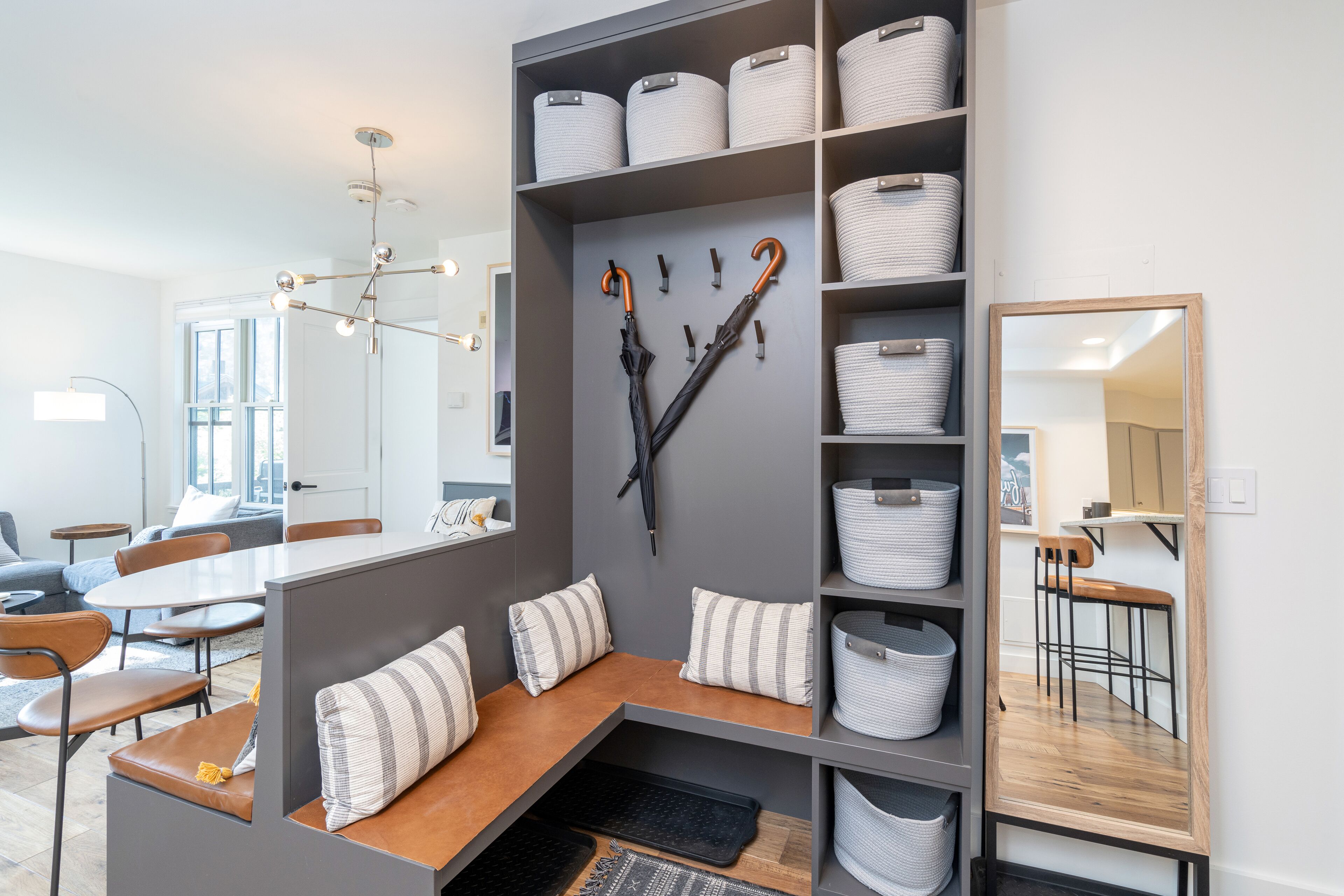 Incredible mountain condo with fireplace & grill - walk to lifts