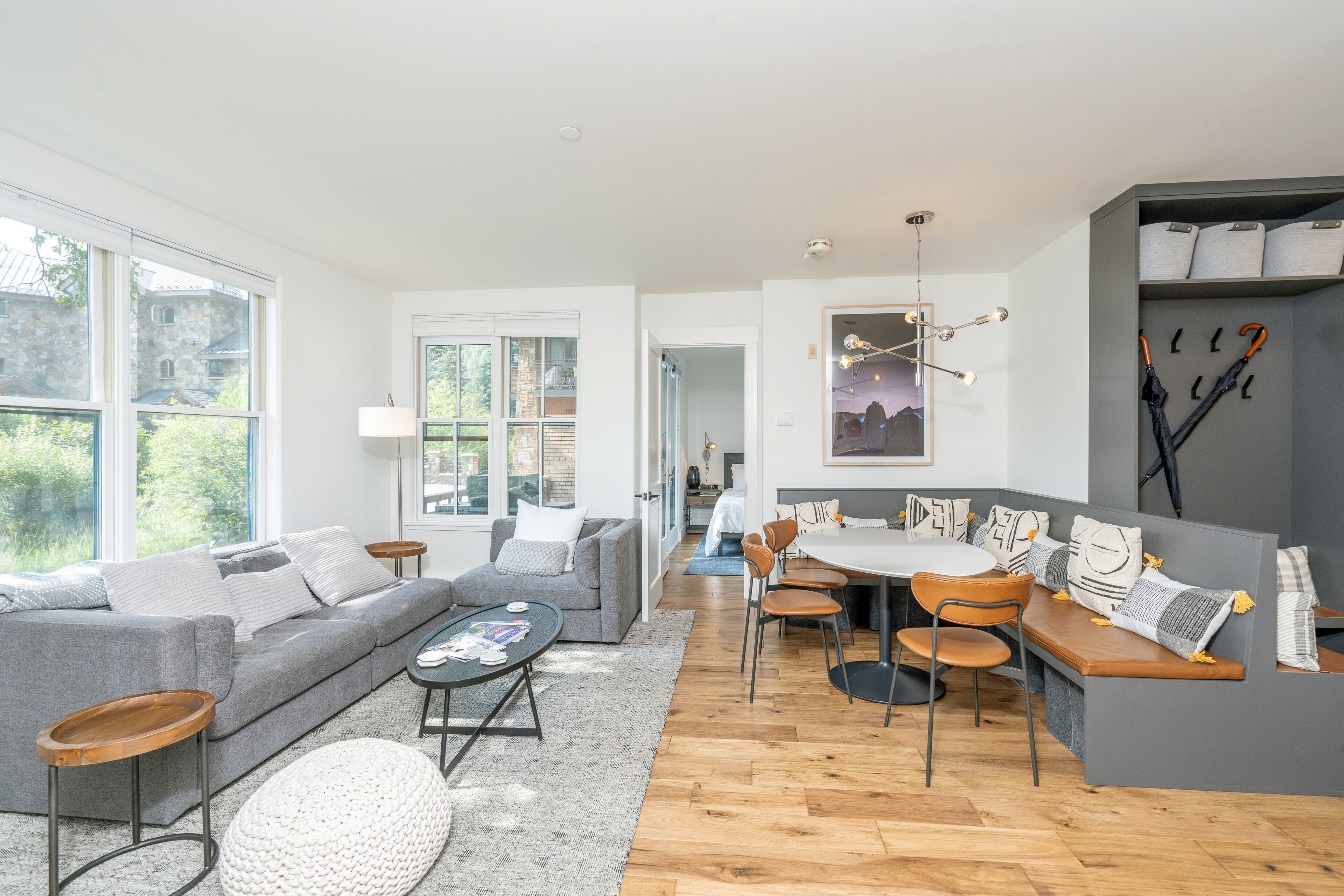 Incredible mountain condo with fireplace & grill - walk to lifts