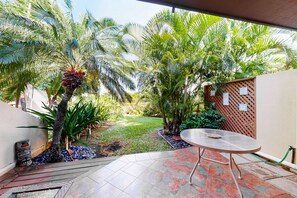 Terrace/patio - Beach lovers dream condo with pools, hot tub, beach access & W/D (Kihei)