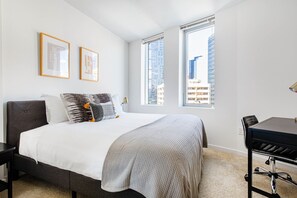 2 habitaciones, tabla de planchar con plancha, wifi y ropa de cama 