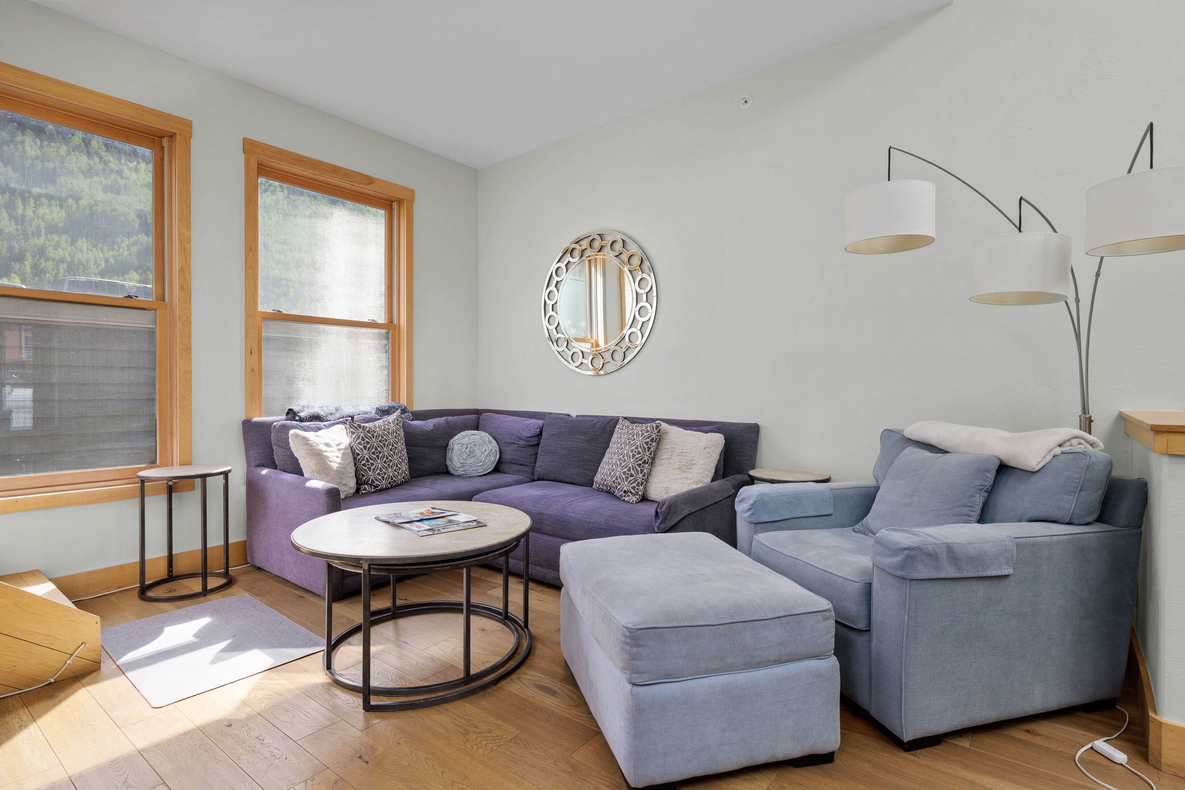 Downtown condo with rooftop deck, mountain views & W/D - walk everywhere