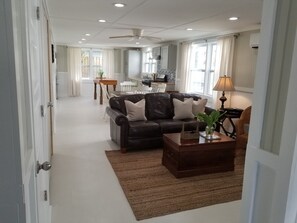 Smart TV - The Prickly Pear Cottage in Wrightsville Beach (Wrightsville Beach)