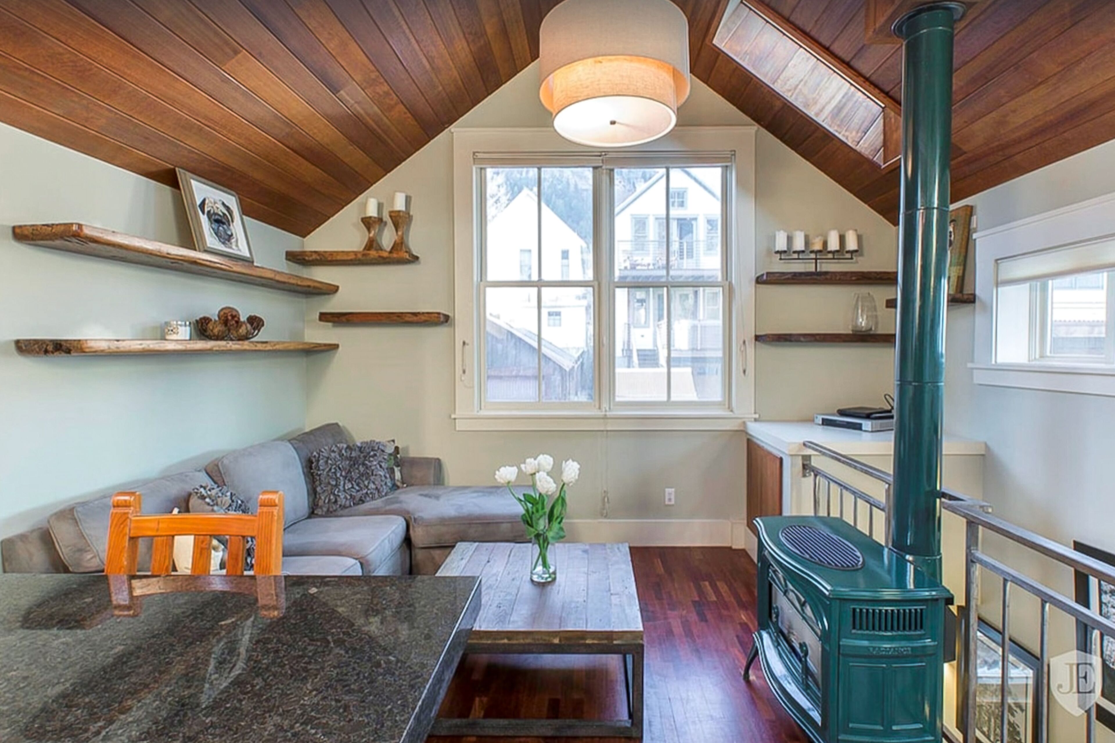 Stand-alone condo 1 block from Main St. with W/D - walk to gondola