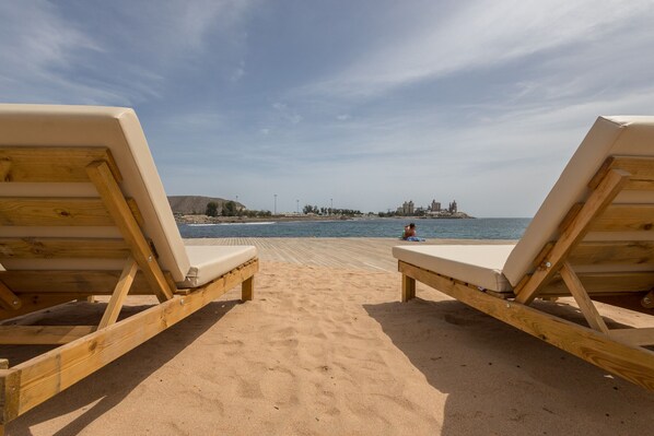 Una spiaggia nelle vicinanze