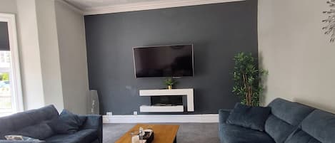 Télévision, cheminée