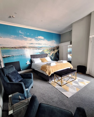 House - Sleeps upto 20 people