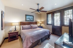 2 عدّة غرف نوم ومكواة/لوح كي وخدمة الإنترنت وملاءات أسرّة