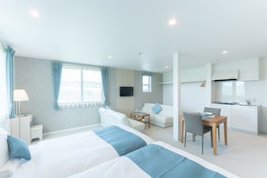 Superior-Vierbettzimmer, Nichtraucher | 1 Schlafzimmer, Zimmersafe, Schreibtisch, laptopgeeigneter Arbeitsplatz