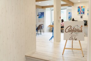 Coin salon dans le hall