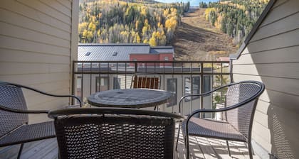 Ski-in/out condo with hot tub, grill, balcony & covered parking