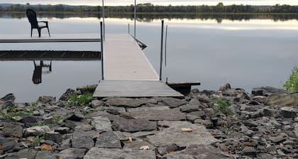 VACATION in đšđŠ CANADA đšđŠ: Pet Friendly All-Season Getaway by the Ottawa River