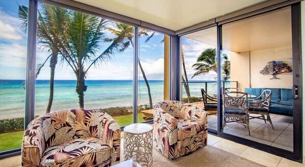 TV - Luxurious Ocean Front Unit!!! Inquire for Fall Specials (Lahaina)