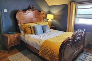 3 habitaciones, tabla de planchar con plancha, wifi y ropa de cama