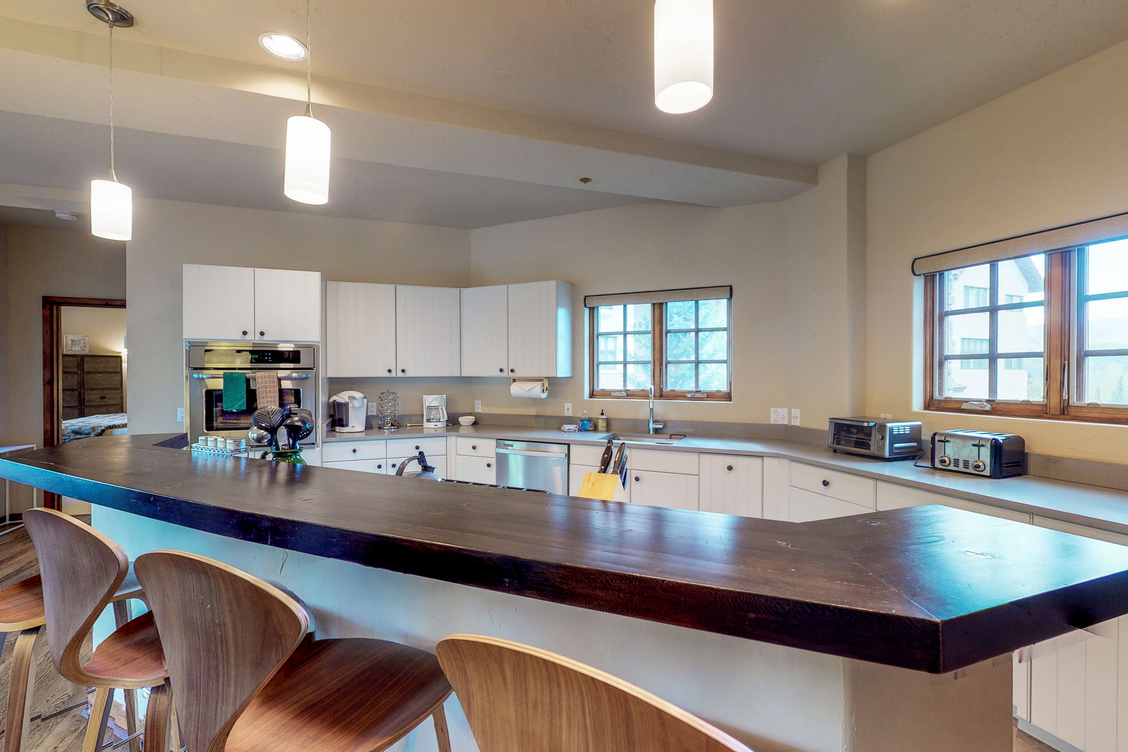 Cozy & beautiful Telluride condo with balcony - walk to ski lifts