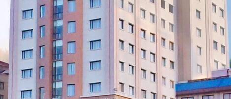 Vista frontal de la propiedad