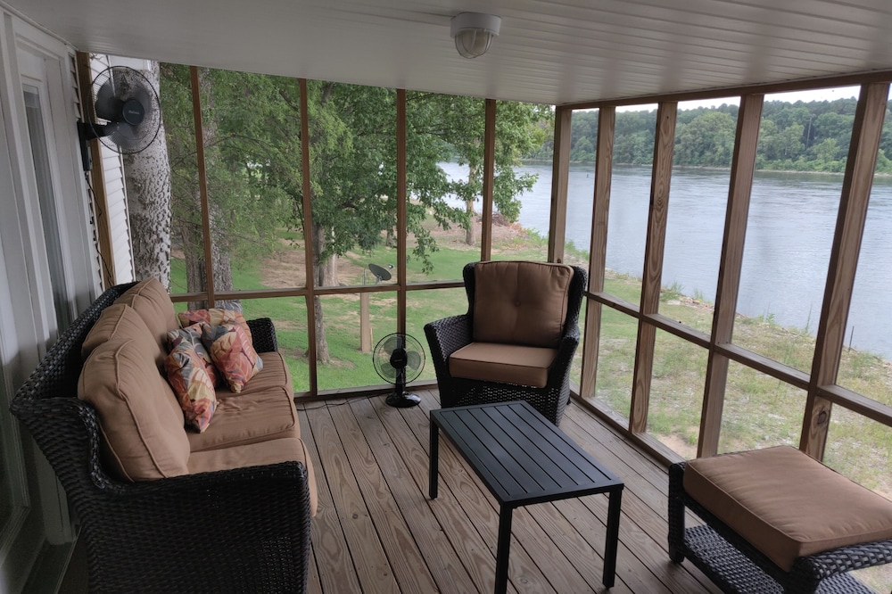Tennessee River Retreat - Pickwick. Have a house to yourselves.