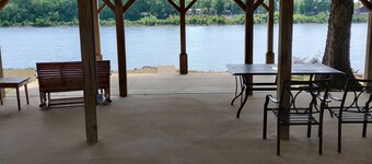 Riverfront Retreat & Fisherman's Gold, on TN River