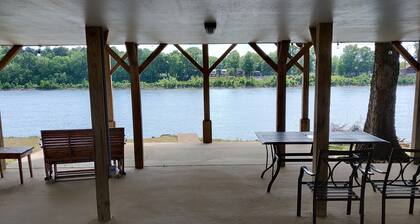 Riverfront Retreat & Fisherman's Gold, on TN River