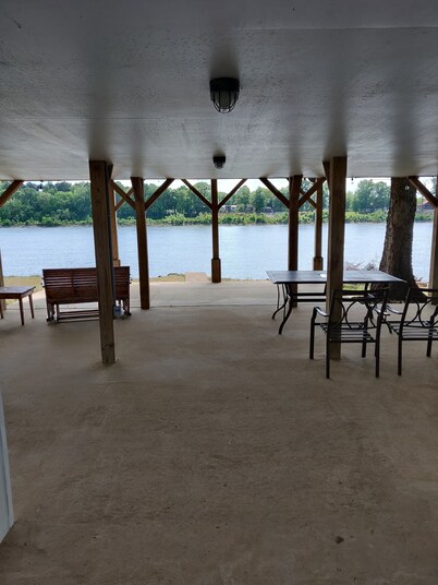 Riverfront Retreat & Fisherman's Gold, on TN River