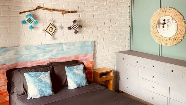Comfort Room, 1 Queen Bed | Bed sheets - Canova Hostel & Pizza (Puerto Vallarta)