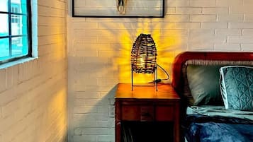 Family Room, 1 King Bed | Bed sheets