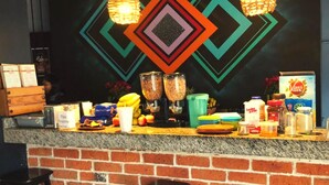 Free daily continental breakfast  - Canova Hostel & Pizza (Puerto Vallarta)