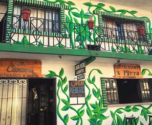 Mặt tiền nơi lưu trú