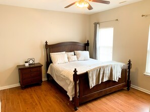 3 soverom, strykejern/-brett, wi-fi og sengetøy