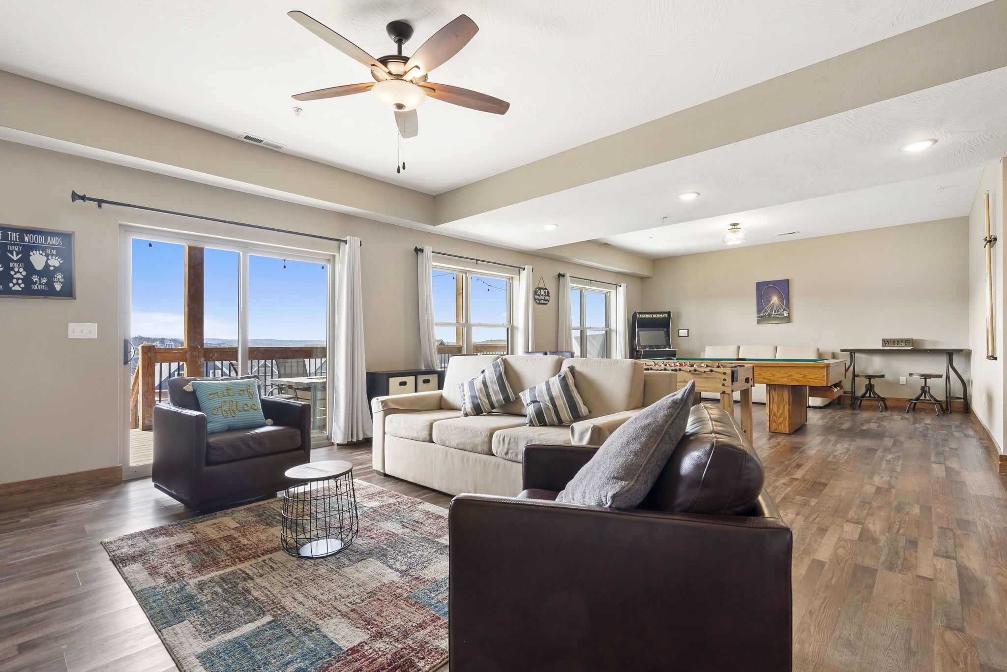 Private Hot Tub-Billiards-Private Grill-Spacious-Arcade-Wifi!