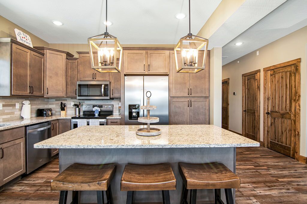 Private Hot Tub-Billiards-Private Grill-Spacious-Arcade-Wifi!