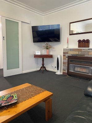 Smart TV, books, stereo