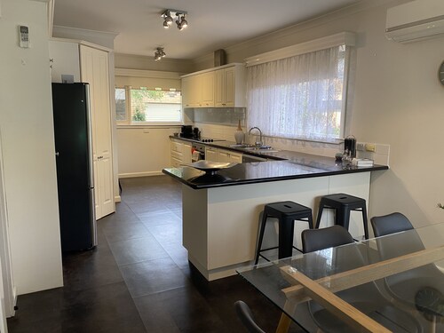 Ballarat Central - Waller House -WIFI & Netflix