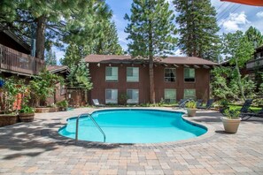 A heated pool - Close to Village Gondola, Mammoth 494 (Mammoth Lakes)