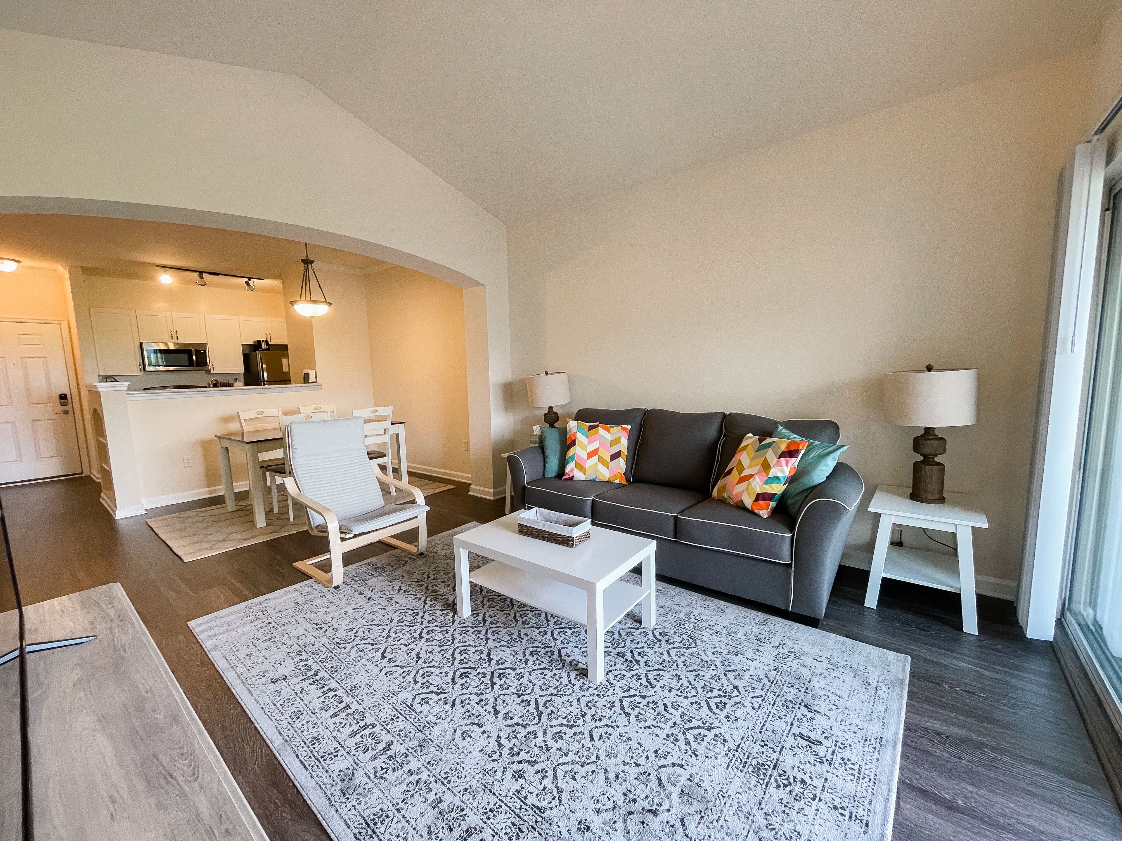 Spacious, clean, beautiful mtn views, close 2 Hood