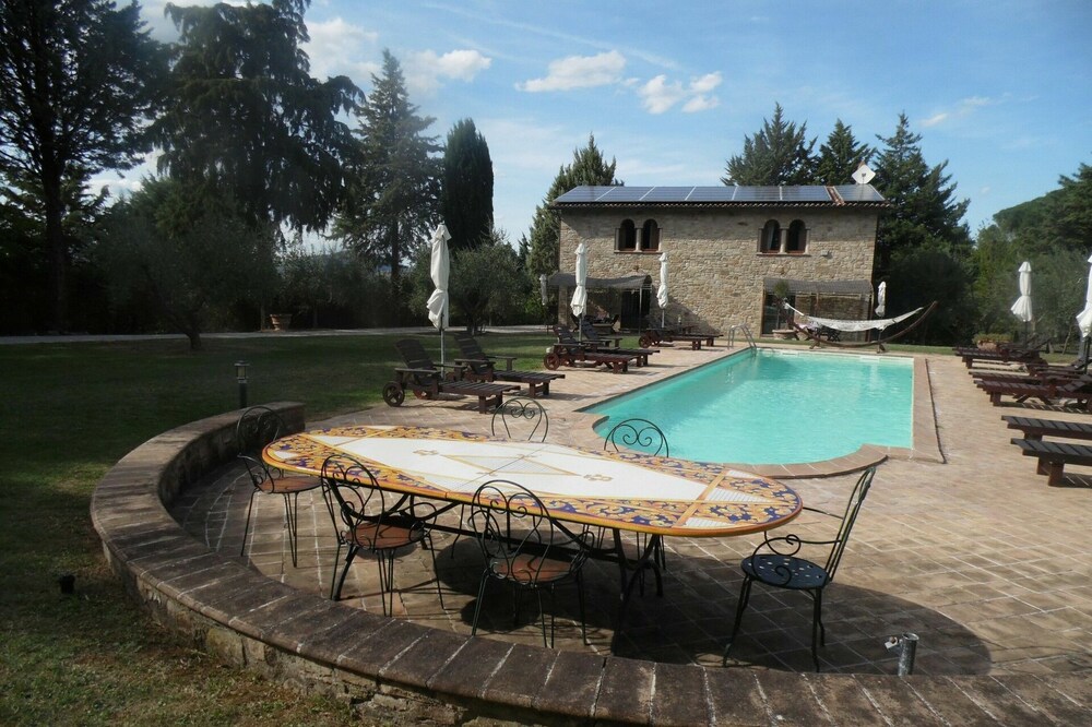 Villa in Ponte Felcino mit 4 Schlafzimmern 14 Schlafplätzen