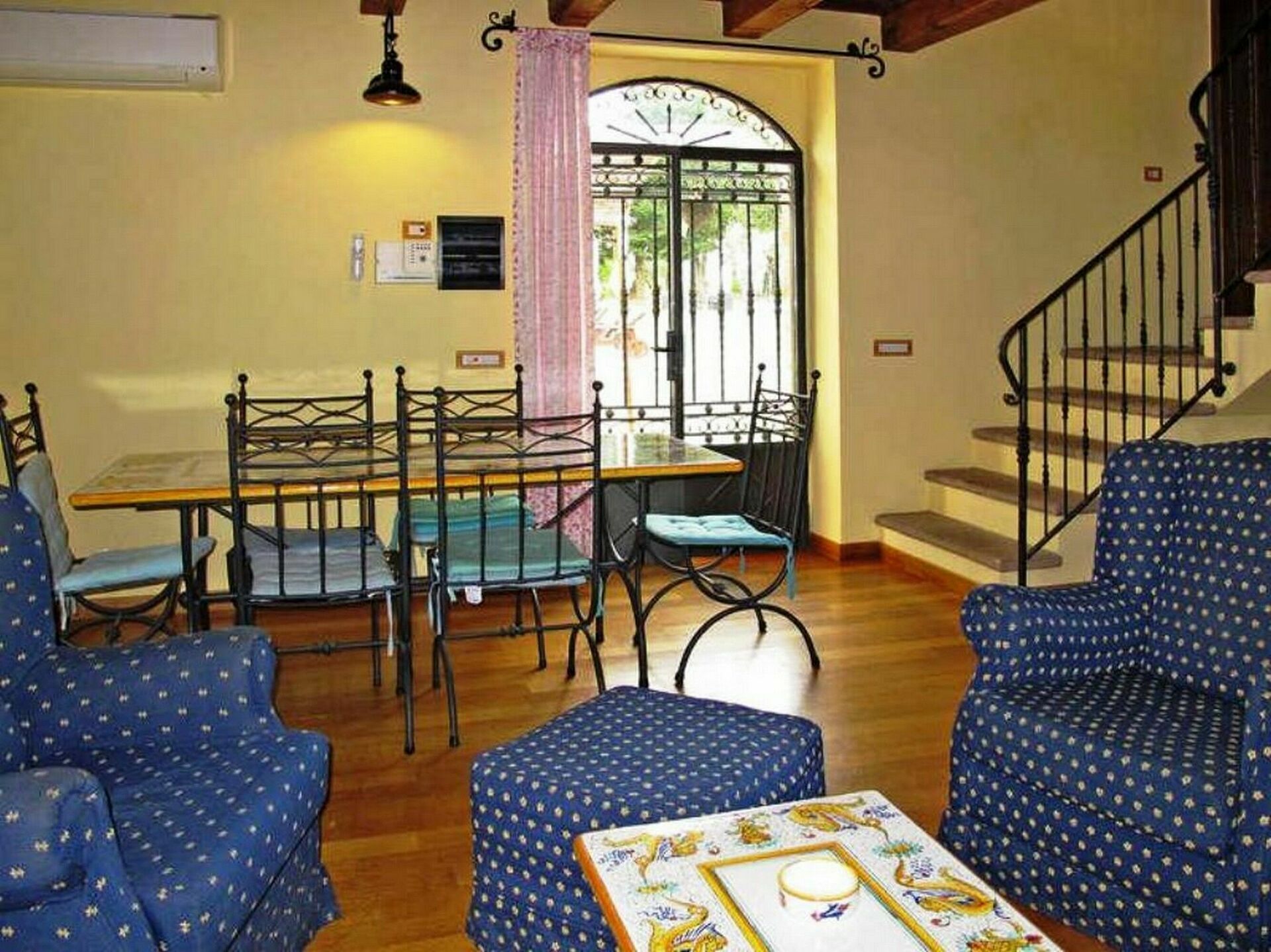 Villa a Ponte Felcino con 4 camere da letto e 14 posti letto