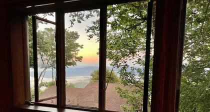 Mountain Getaway! Just 3 minutes to Beech Mountain Resort with Winter Views!