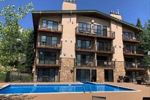 Exterior - Amazing Location on Mtn-100 yds to Thunderhead Lift-Heated Pool-Hot Tub-W/D in Unit-Grill-Fireplace (Steamboat Springs)