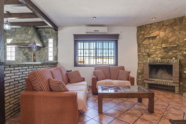 TV, fireplace - Vacation Home Casa del Patio with Wi-Fi, A/C & Terraces (Barbate)