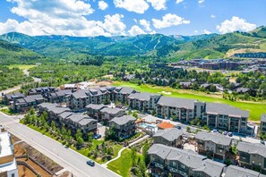 Exterior - *Free Ski Rental Included* Walk to Cabriolet, Perfect for Families – Free On Call Shuttle, Hot Tub (Park City)