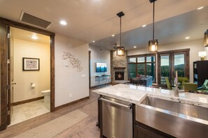 Interior - *Free Ski Rental Included* Walk to Cabriolet, Perfect for Families – Free On Call Shuttle, Hot Tub (Park City)