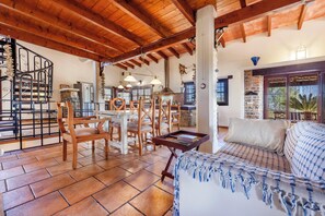 تلفزيون، مشغل دي في دي، تنس طاولة، ستيريو