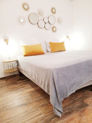 2 chambres, fer et planche à repasser