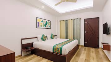 Deluxe Room | Individually furnished, desk, iron/ironing board, rollaway beds