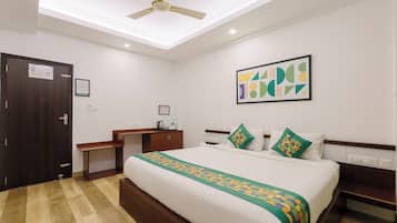 Deluxe Room | Individually furnished, desk, iron/ironing board, rollaway beds