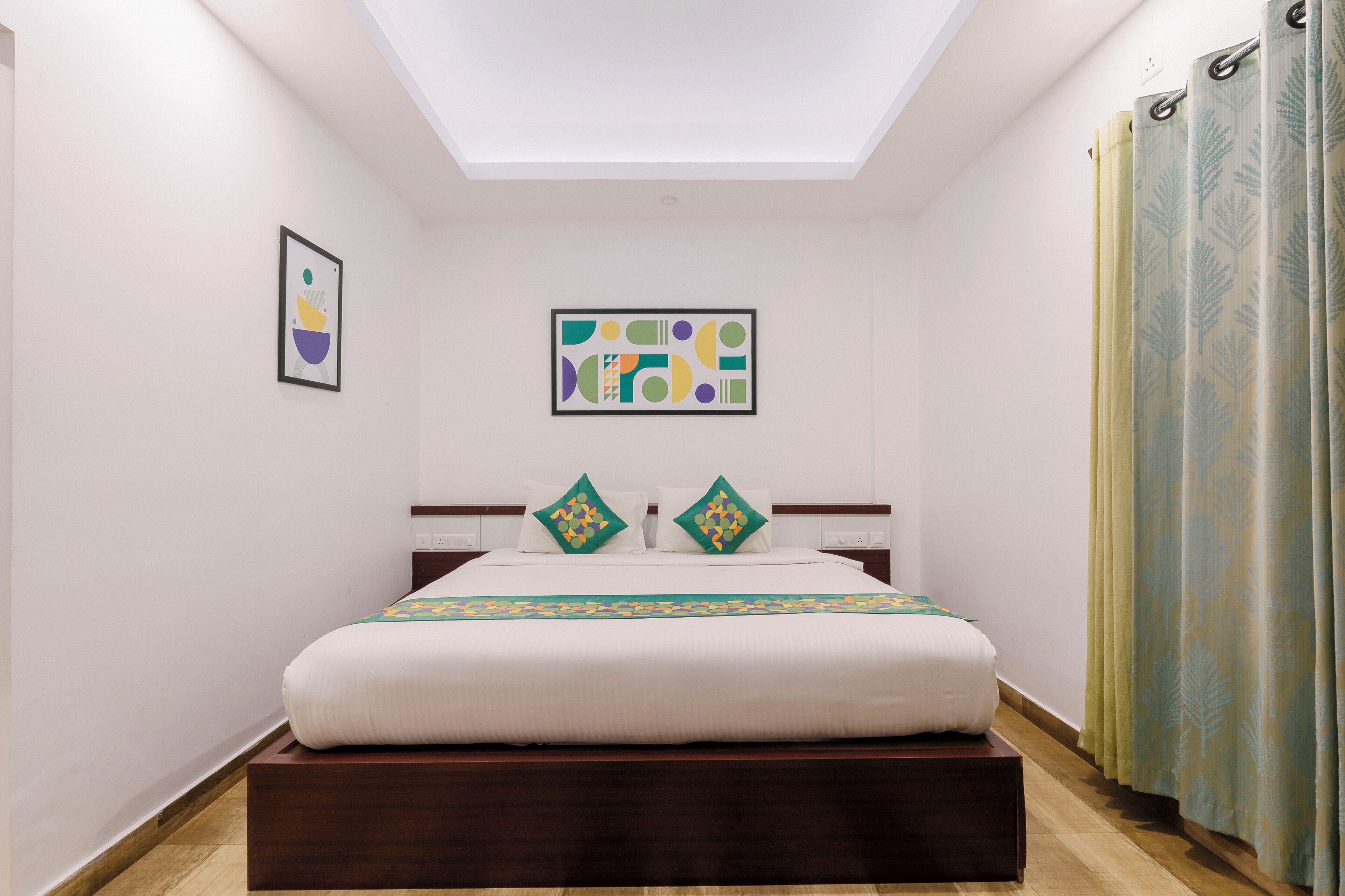 Rom – standard | Individuelt innredet, skrivebord og strykejern/-brett