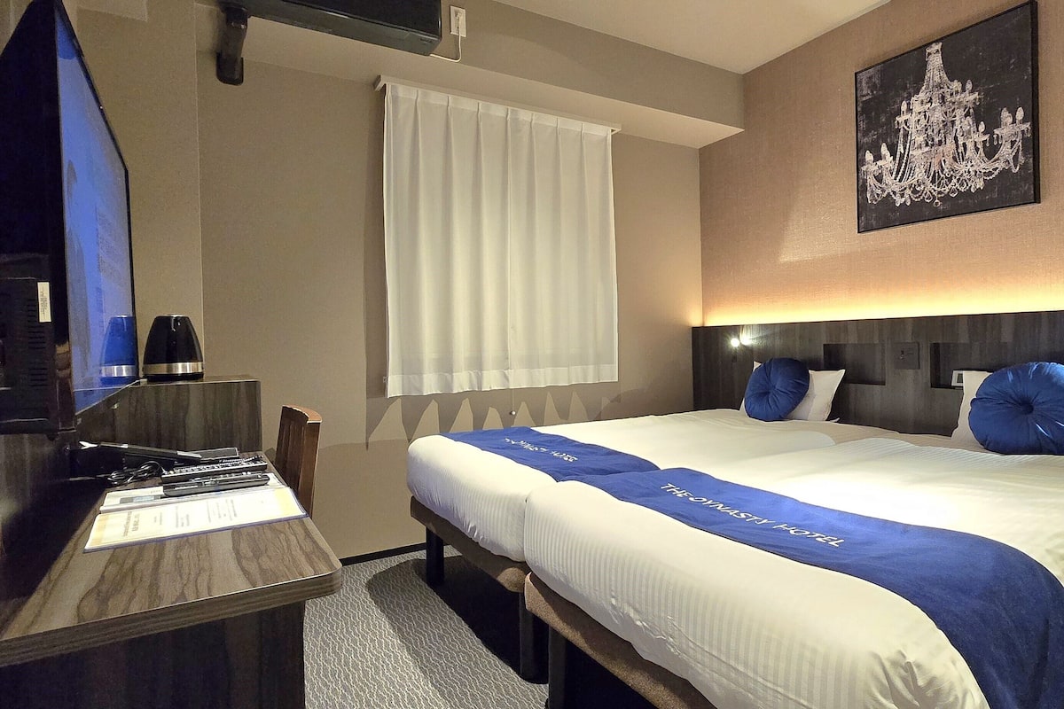 Hollywood Twin Room, Non Smoking | Desk, soundproofing, iron/ironing board, free WiFi