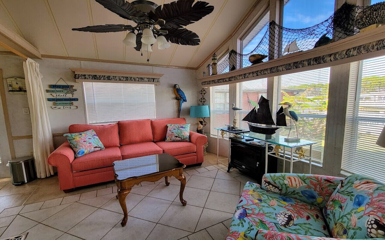 Cottage on Lake in a Gated Resort Property Near Beaches & Entertainment