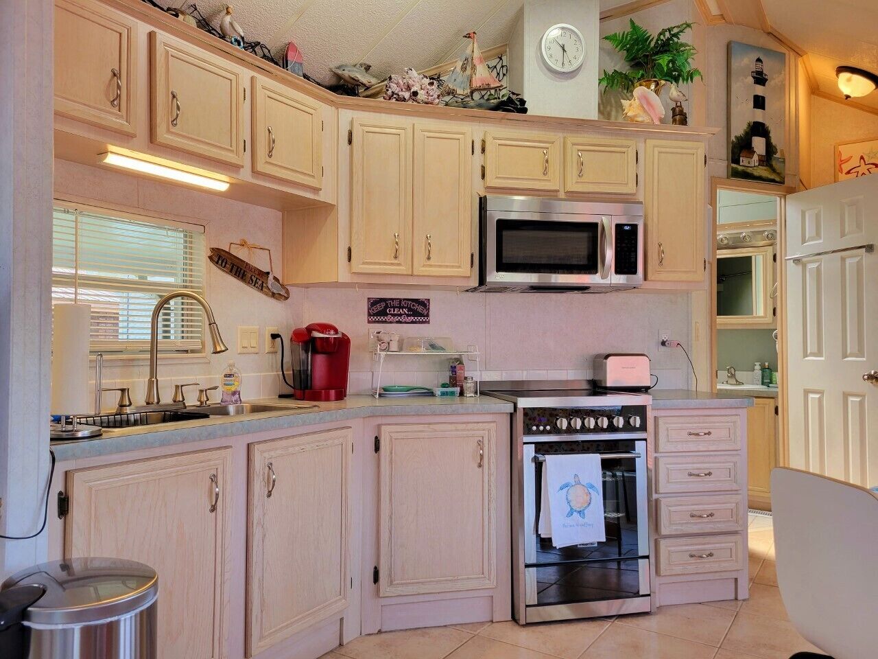 Cottage on Lake in a Gated Resort Property Near Beaches & Entertainment